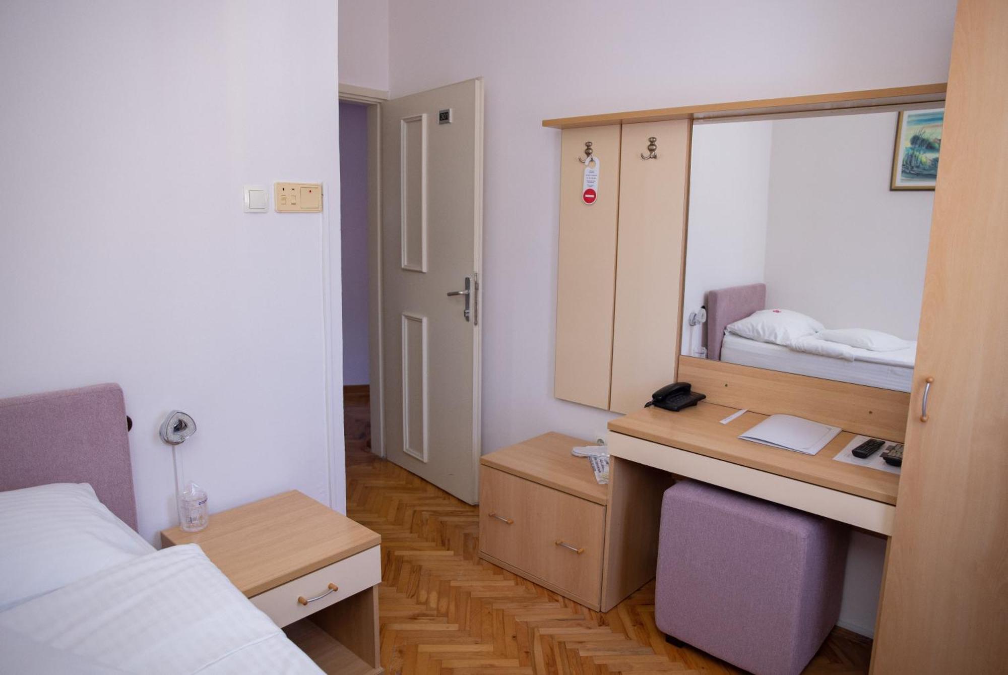 Motel New Sanatron Bosanski Novi Екстериор снимка